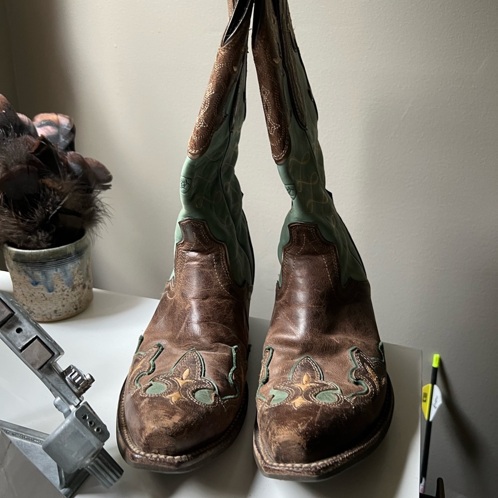Ariat cowgirl boots